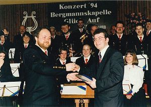 Stabübergabe von Peter Heumüller (links) an Dietmar Knippel (rechts)